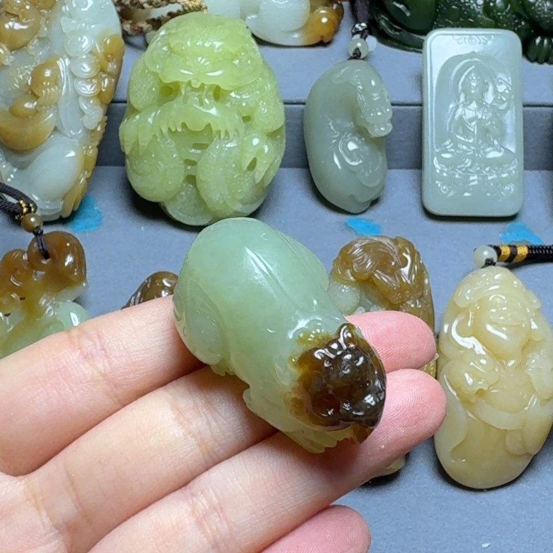 和田玉未镶嵌颈饰