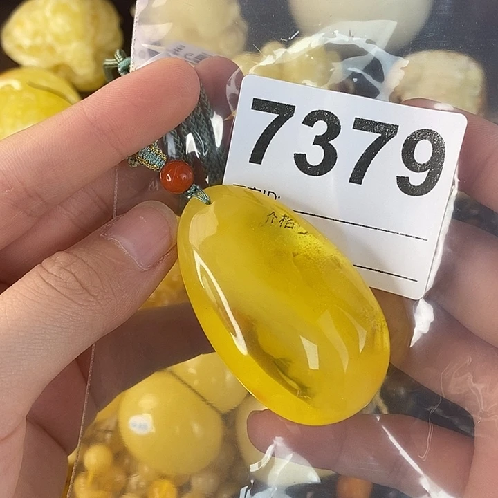 蜜蜡未镶嵌珠宝奇石