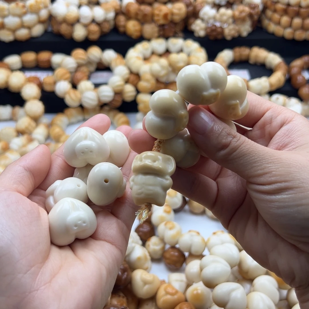 吊坠白玉菩提亦**?11颗白➕1颗白鼠不要跑环直接编上
