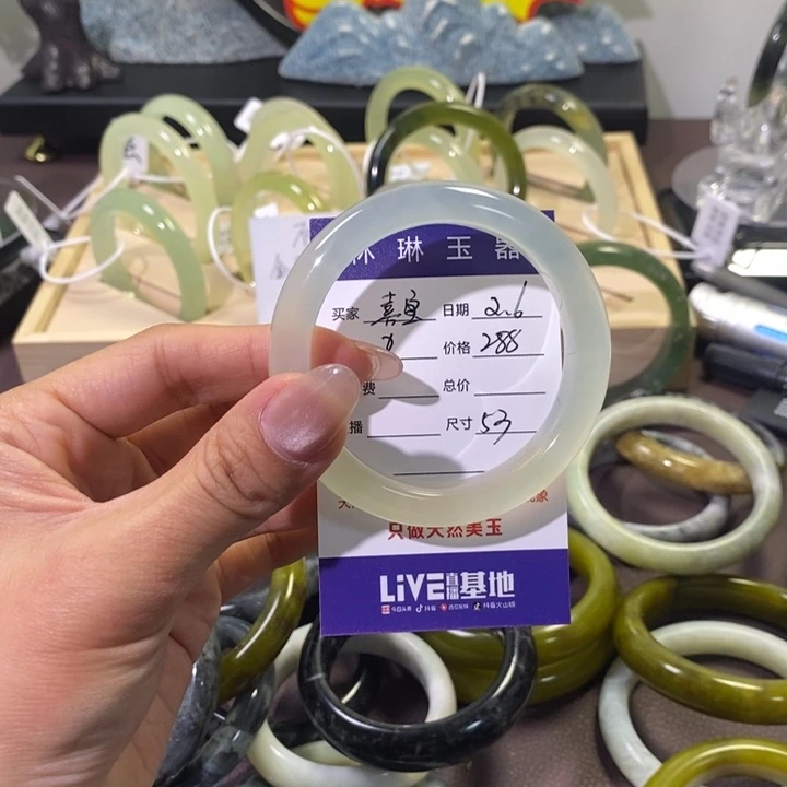 蛇纹石玉手镯未镶嵌