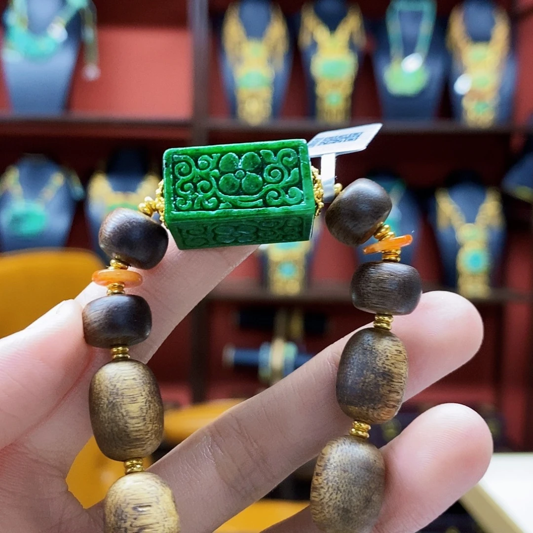 翡翠未镶嵌颈饰手串