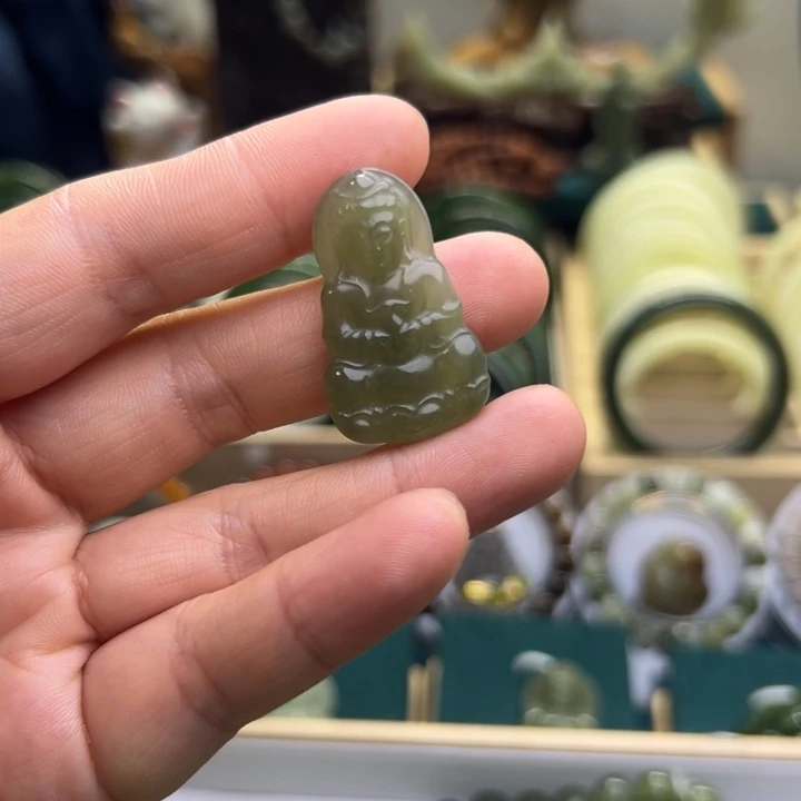 和田玉颈饰未镶嵌菩萨