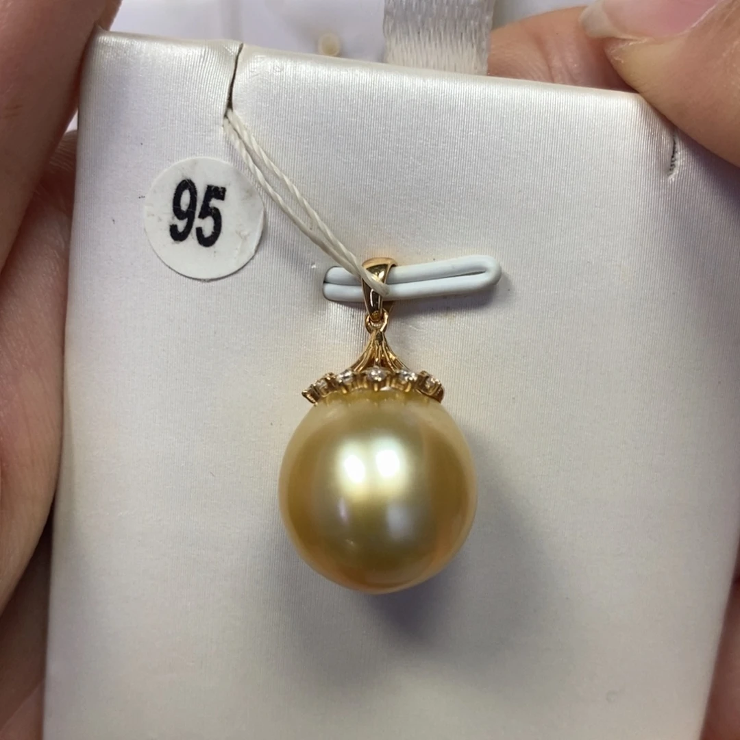 18K金镶嵌海水珍珠吊坠(不含链)