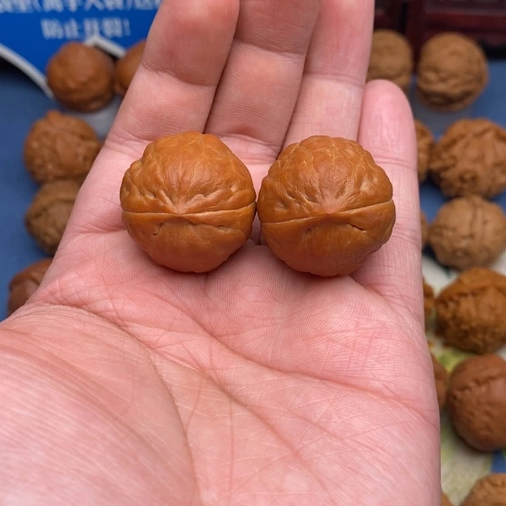 文玩核桃把件龙珠