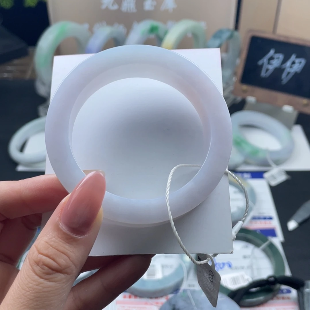 定制翡翠未镶嵌翡翠手镯基地质检发货