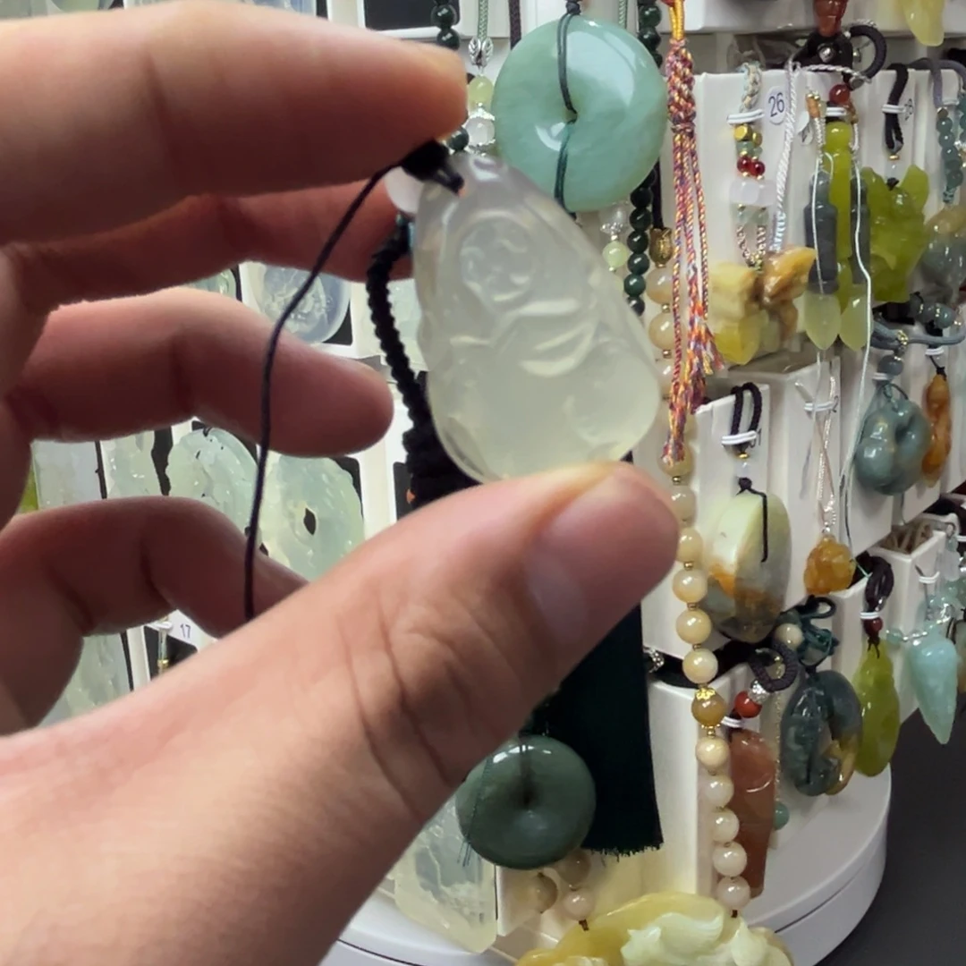 蛇纹石玉未镶嵌颈饰