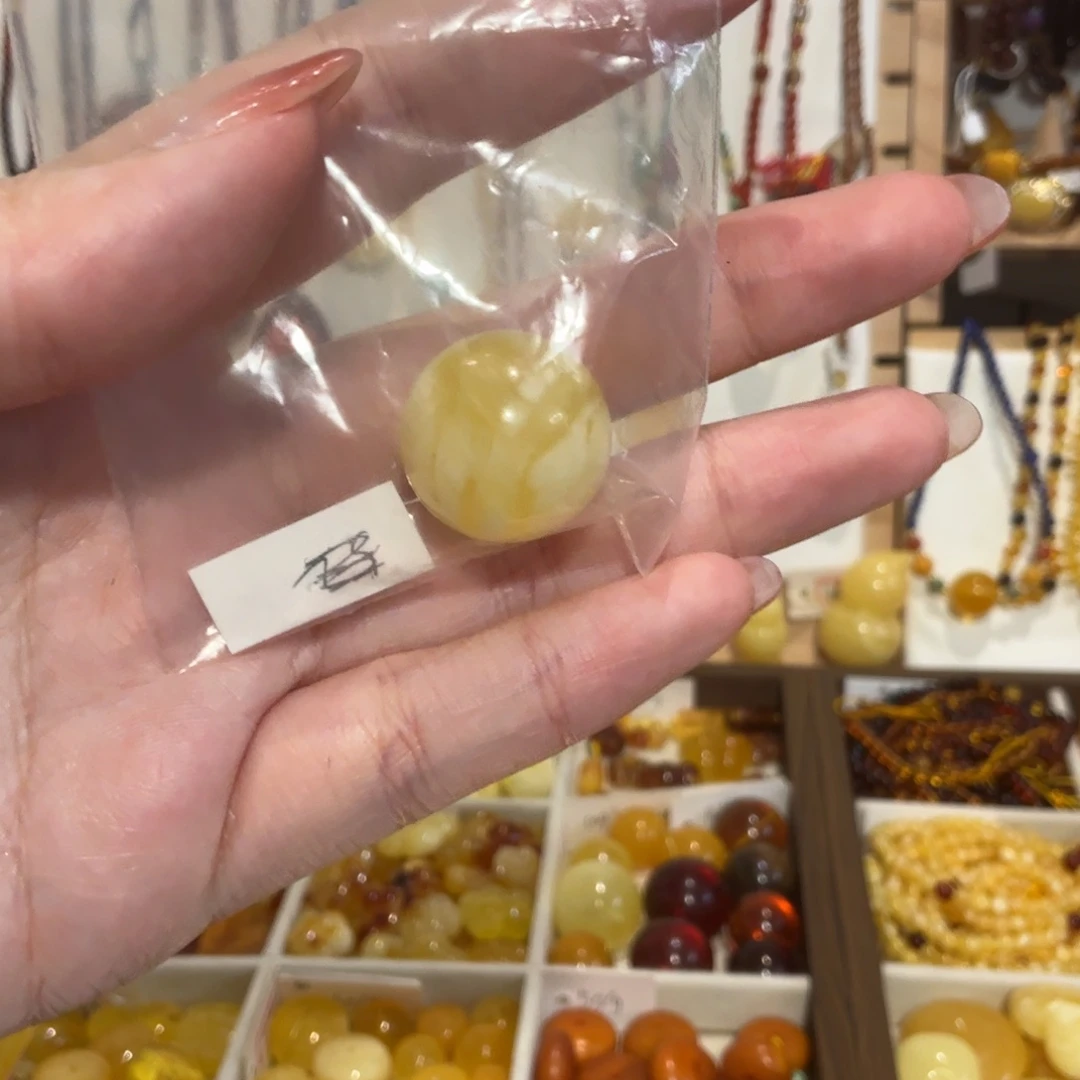 主***～琥珀未镶嵌颈饰单珠子