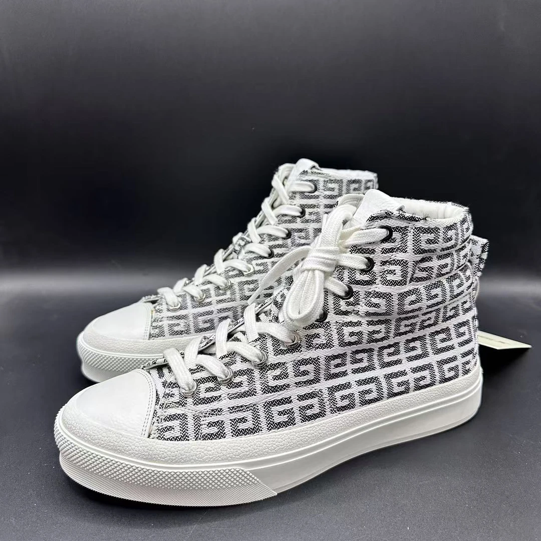 95新 Givenchy/纪梵希 男士白色印花休闲时尚高帮板鞋 41码lb277