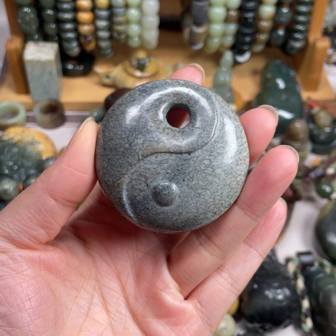 【闪购商品】未镶嵌岫岩河磨玉（透闪石质玉）把件