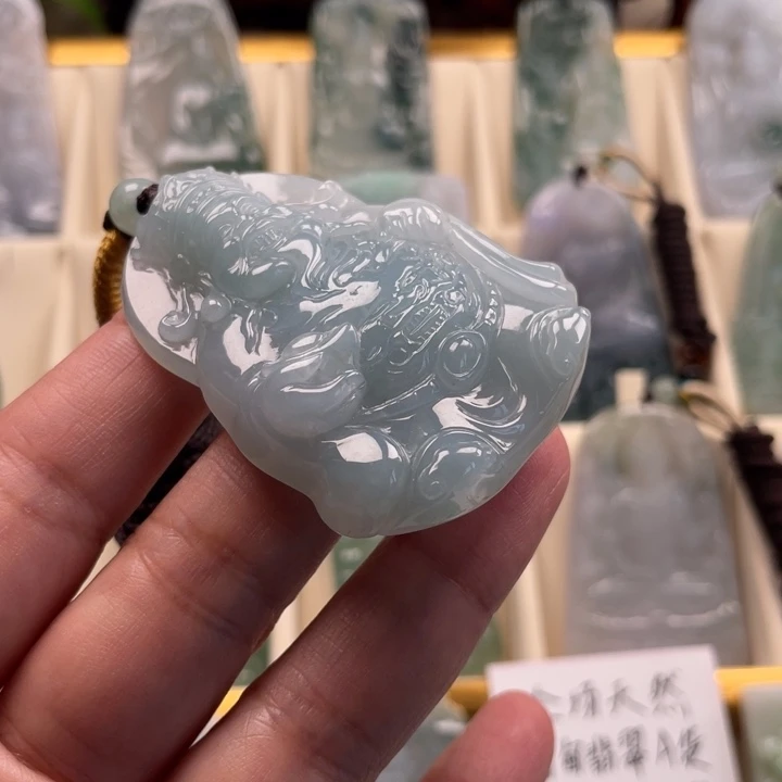 颈饰未镶嵌翡翠玉