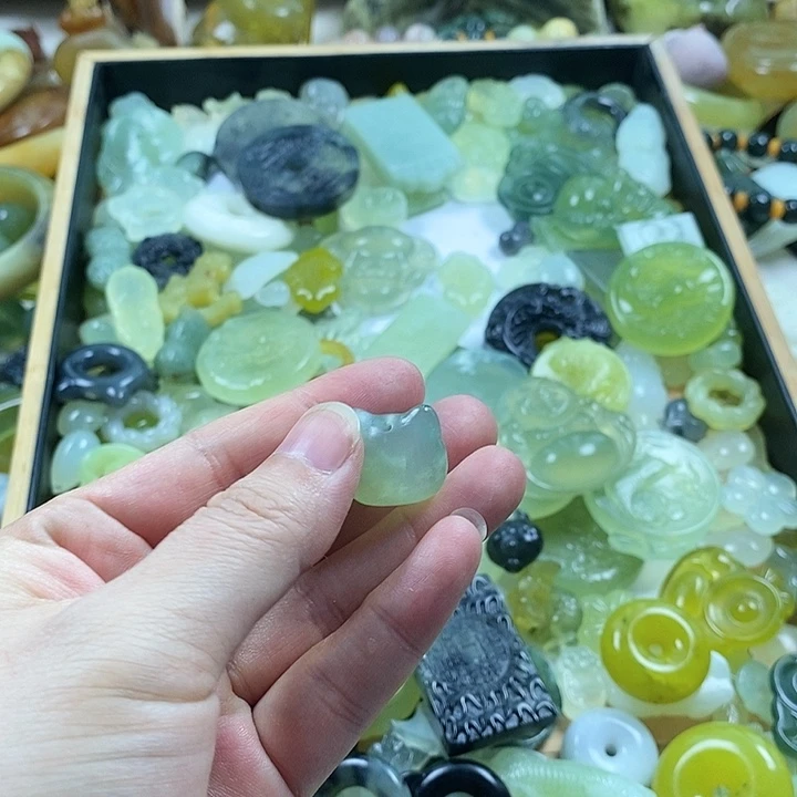 蛇纹石玉合金颈饰