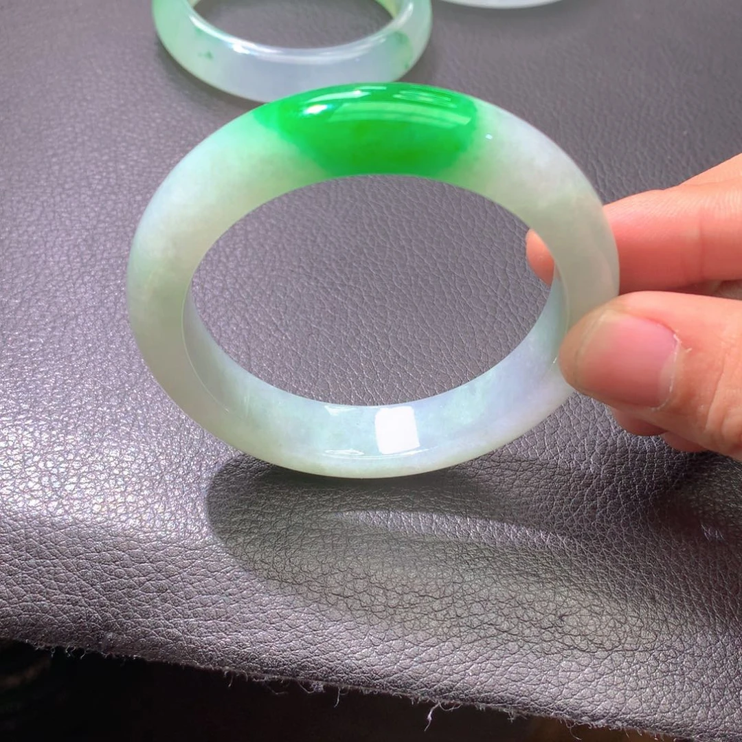 翡翠未镶嵌手镯正圈