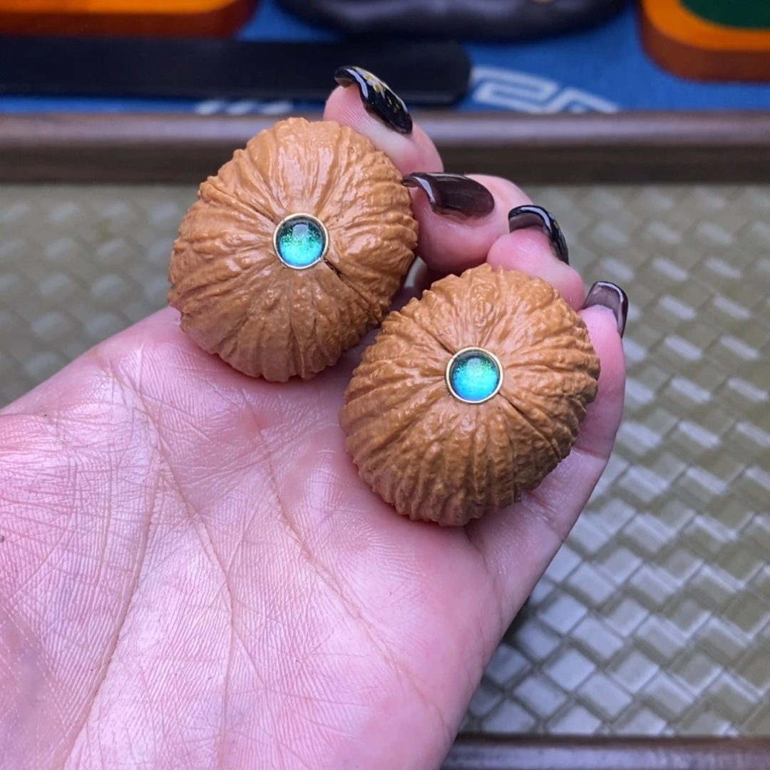 文玩核桃吊坠猴头元宝