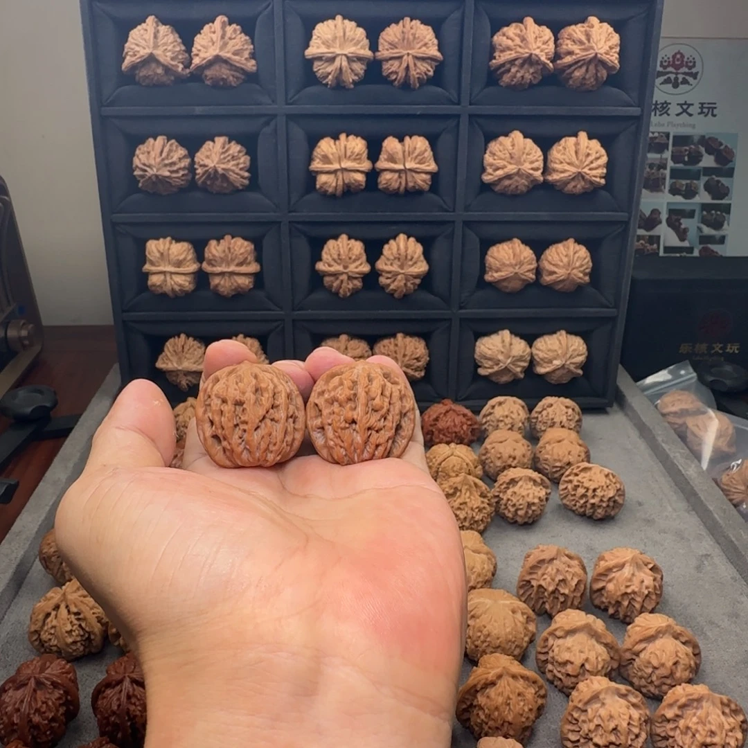 哈***米吊坠文玩核桃堂上虎头