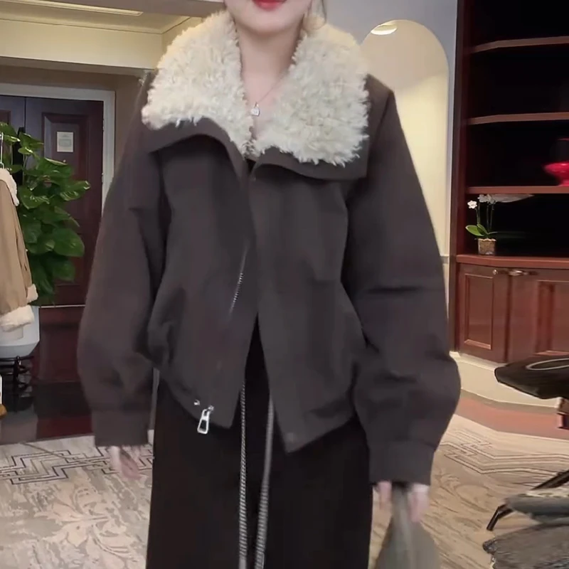 2025冬季保暖复古宽松短款拼接翻领厚款加绒外套上衣韩版日常
