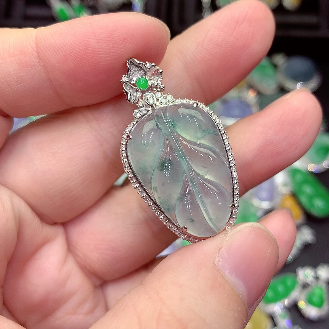 翡翠18K金镶嵌吊坠(赠链)叶子