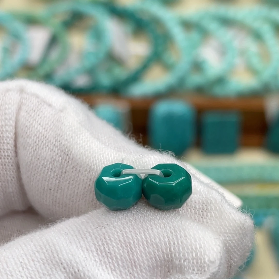 绿松石未镶嵌挂件