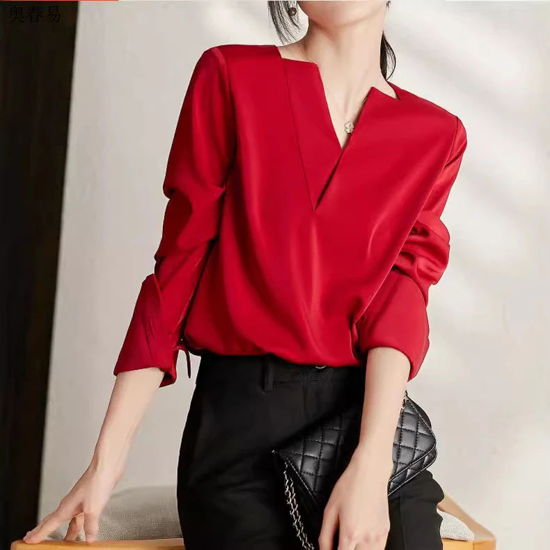 2025秋冬新款缎面设计感V领长袖通勤OL衬衫女气质红色上衣