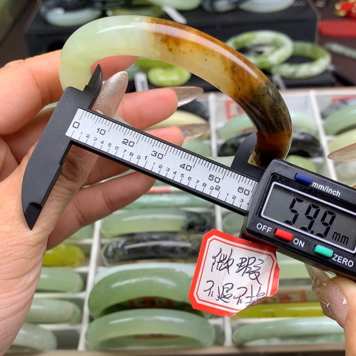 蛇纹石玉未镶嵌手镯510