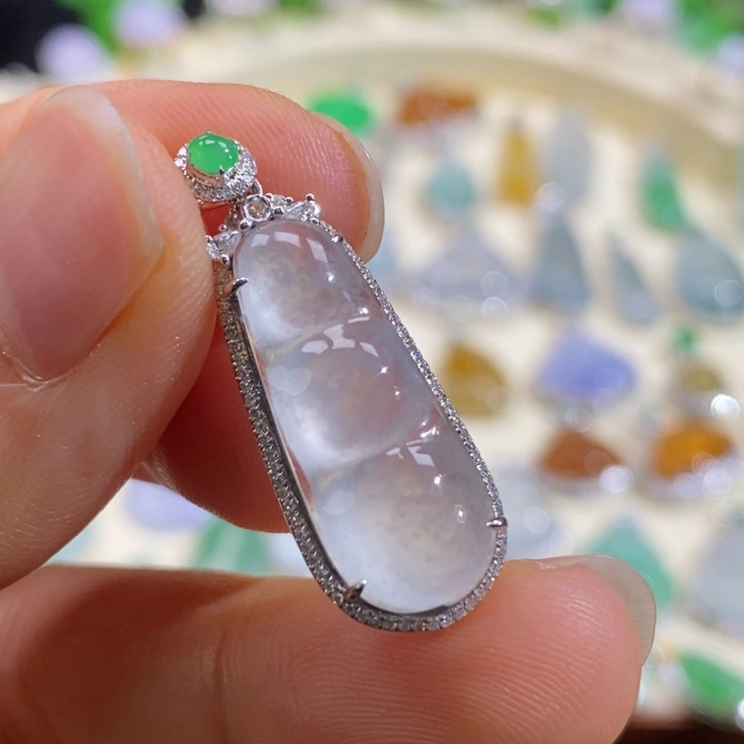 D***M翡翠18K金镶嵌颈饰