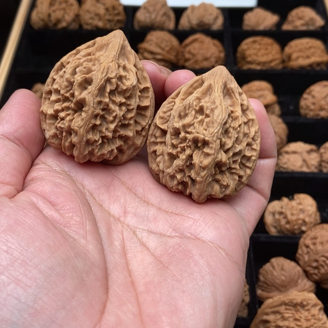 文玩核桃吊坠老树鸡心