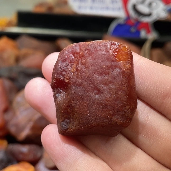 裸石琥珀未镶嵌沁色吊坠手牌