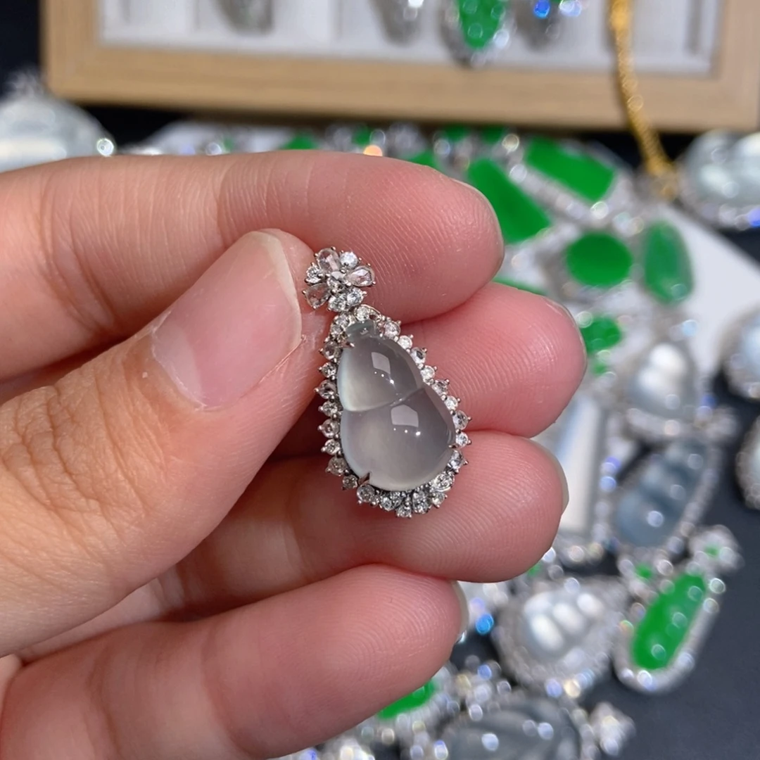 翡翠18K金镶嵌颈饰天然缅甸A货翡翠