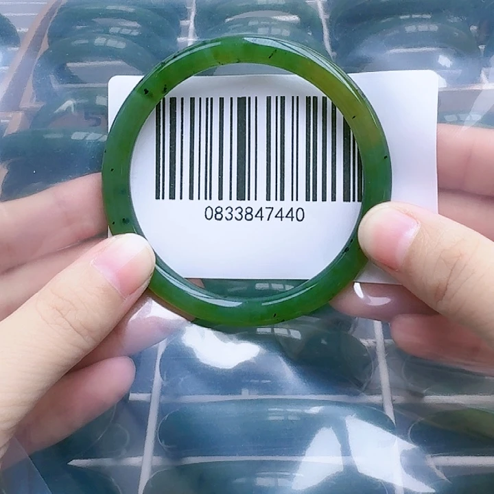 和田玉（碧玉）手镯未镶嵌56微瑕