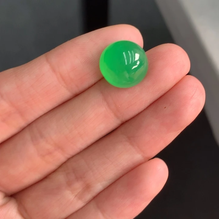 翡翠挂件未镶嵌….