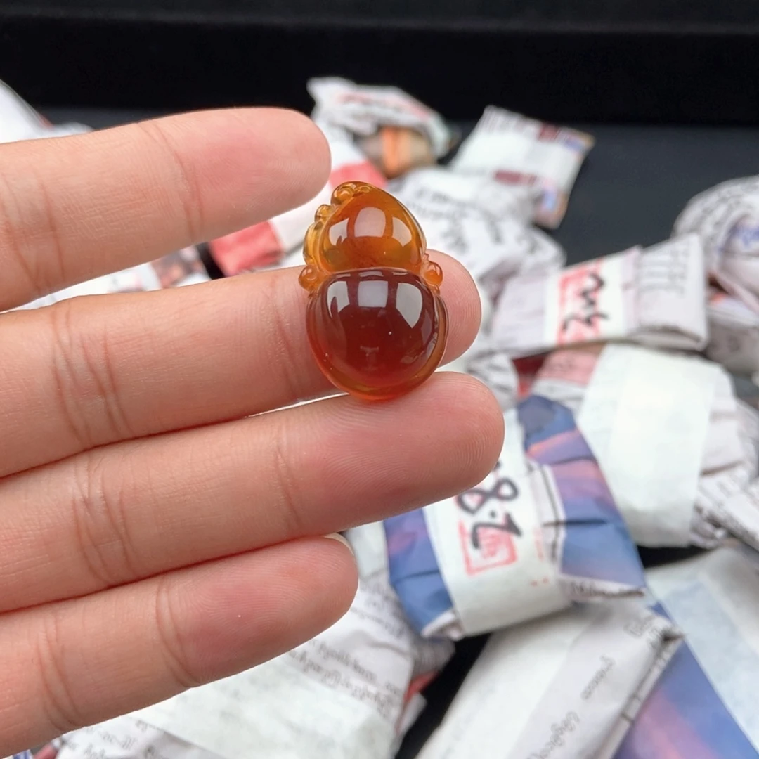 琥珀未镶嵌颈饰小葫芦