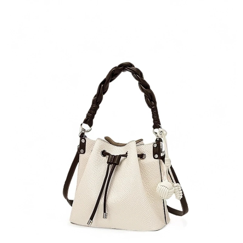 【温雅专属】2024秋冬新款时尚百搭水桶包26050米白