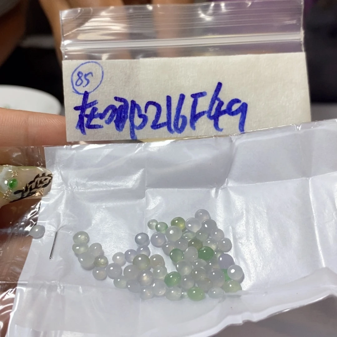 定制翡翠未镶嵌在****下不
