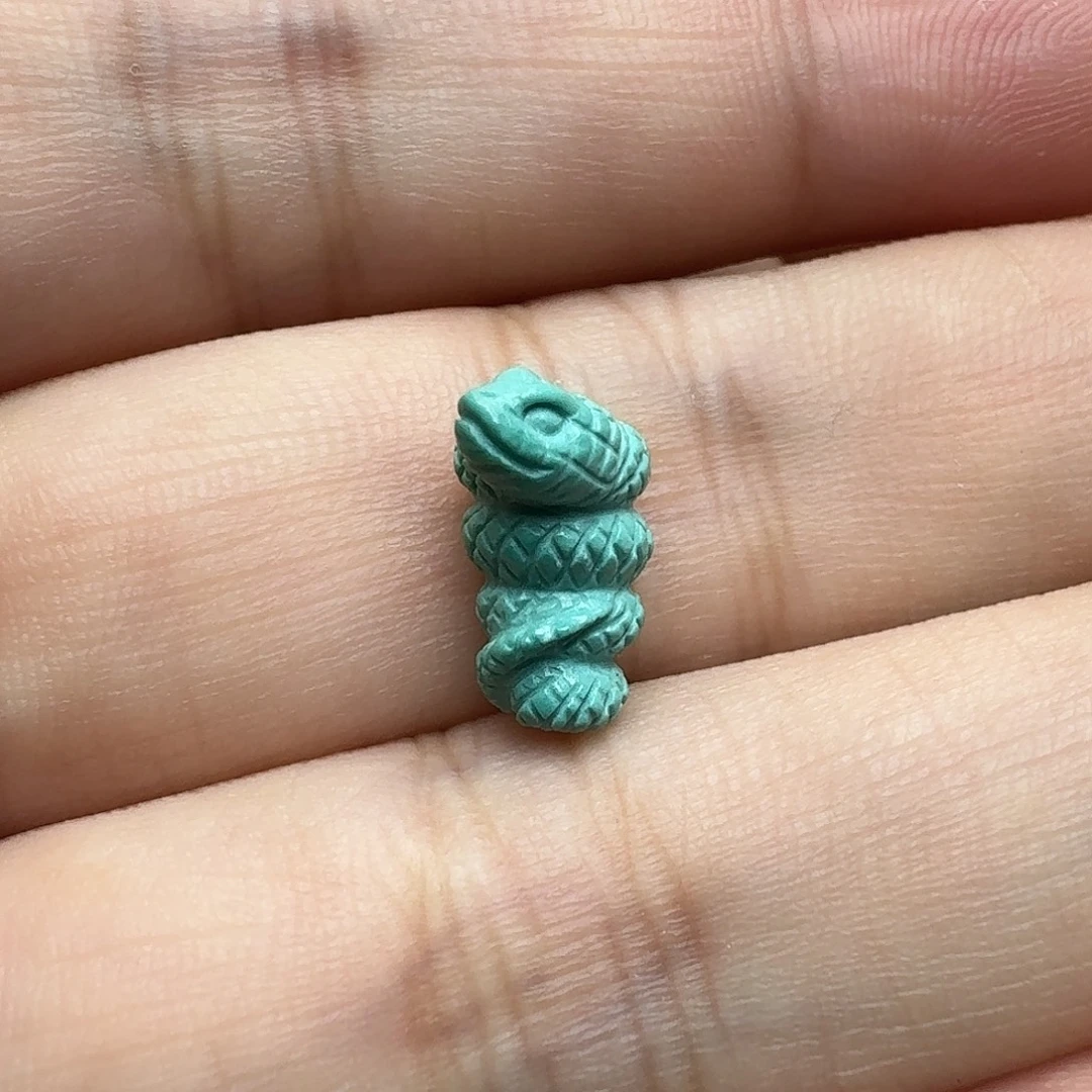 未镶嵌绿松石盘蛇