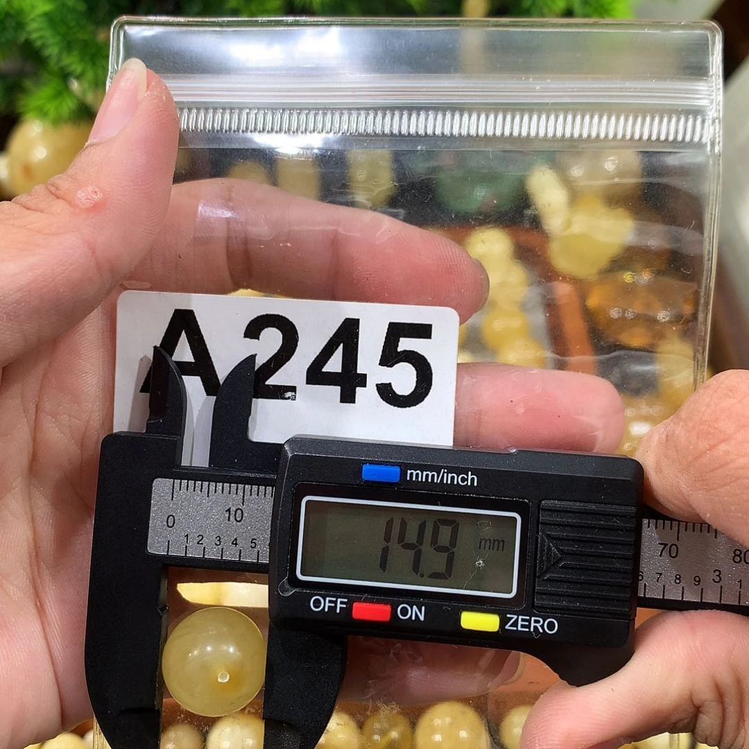 未镶嵌琥珀珠宝奇石