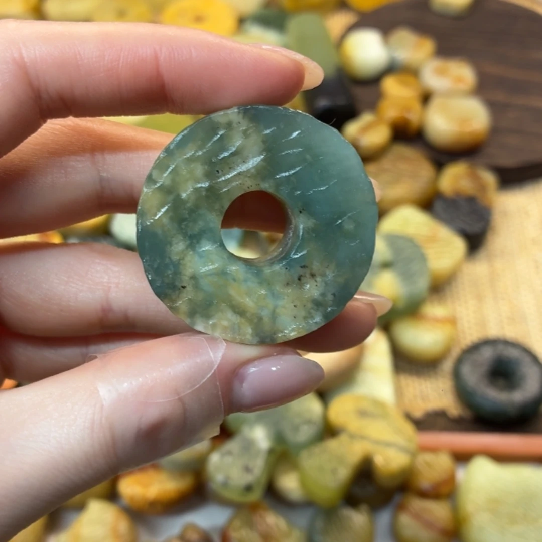 m***o蛇纹石玉未镶嵌颈饰