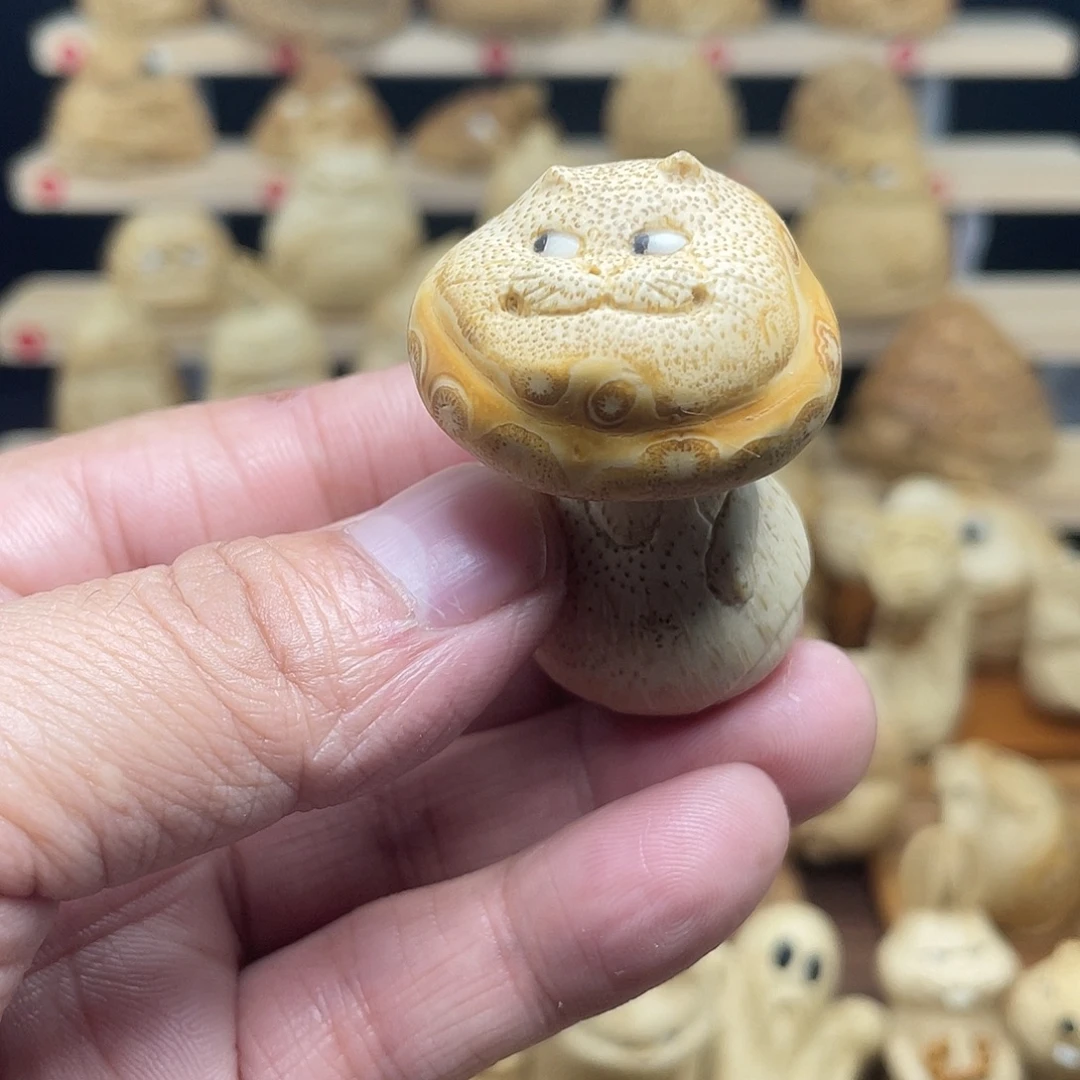 竹竹根雕蘑菇猫手把件