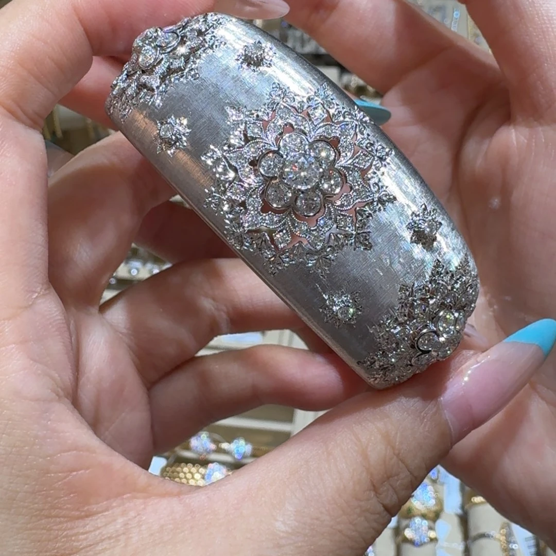 18K金镶嵌钻石手镯