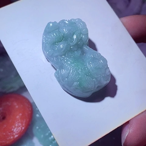 芷***3翡翠未镶嵌颈饰缅甸