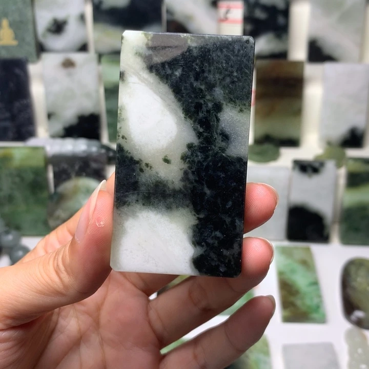 独山玉未镶嵌颈饰