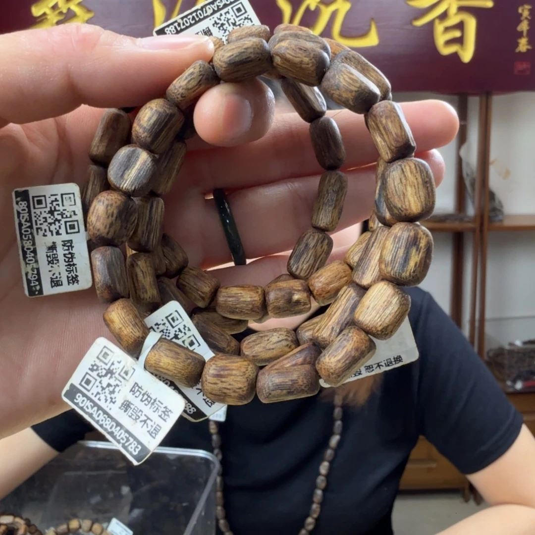 沉香手串莺歌绿红油格手串多样性发货一条