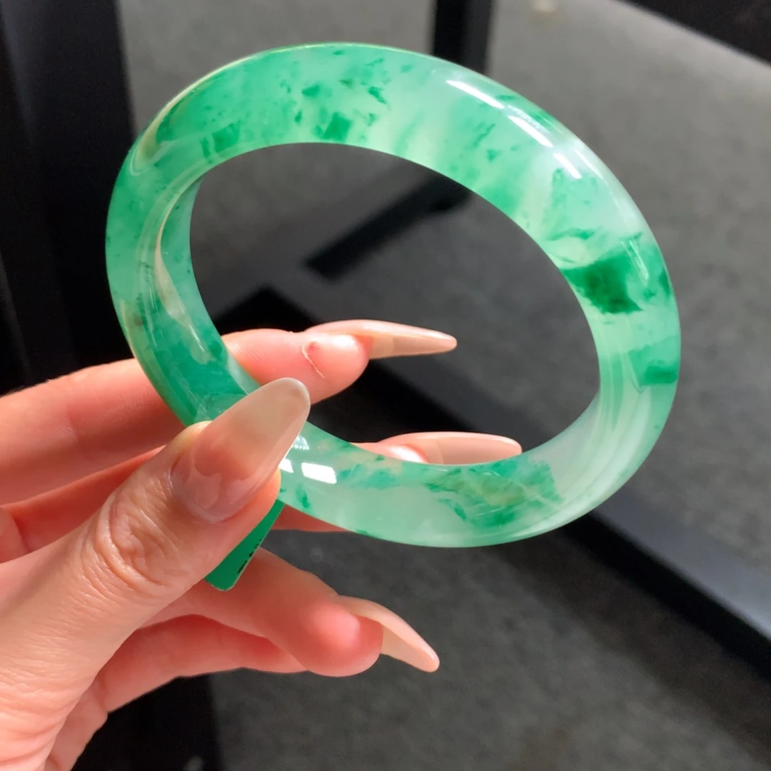 馨***儿石英质玉未镶嵌手镯