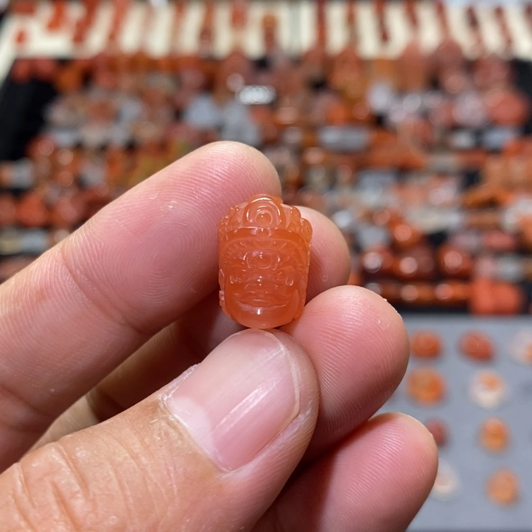 南红玛瑙冰飘未镶嵌黄财神1