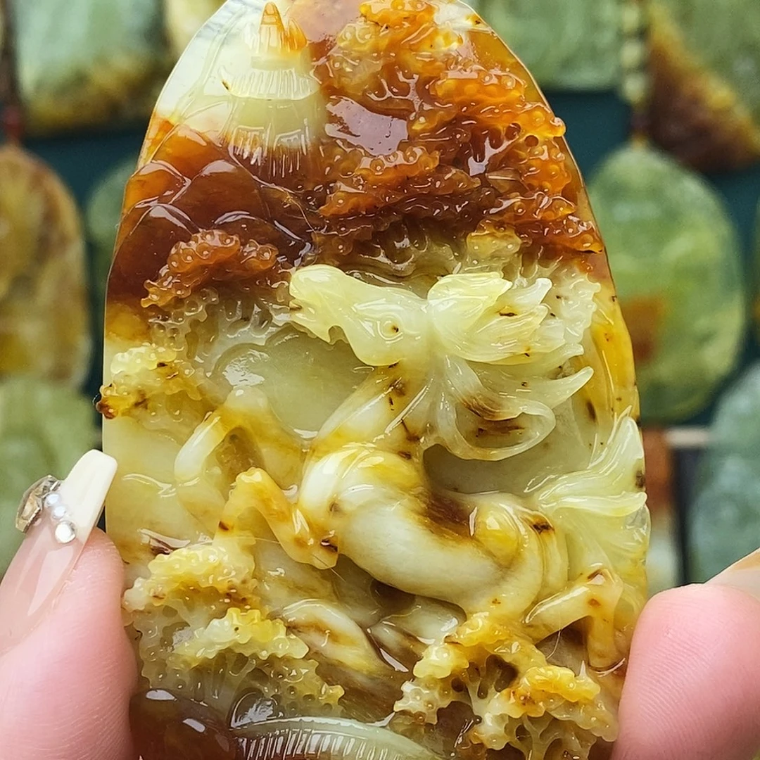蛇纹石玉未镶嵌颈饰辽阳红马牌山水牌