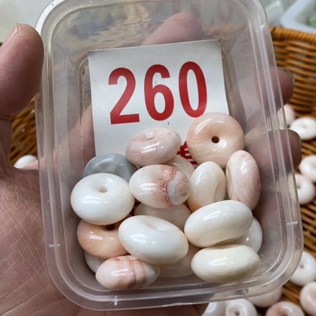 蛇纹石玉挂坠未镶嵌