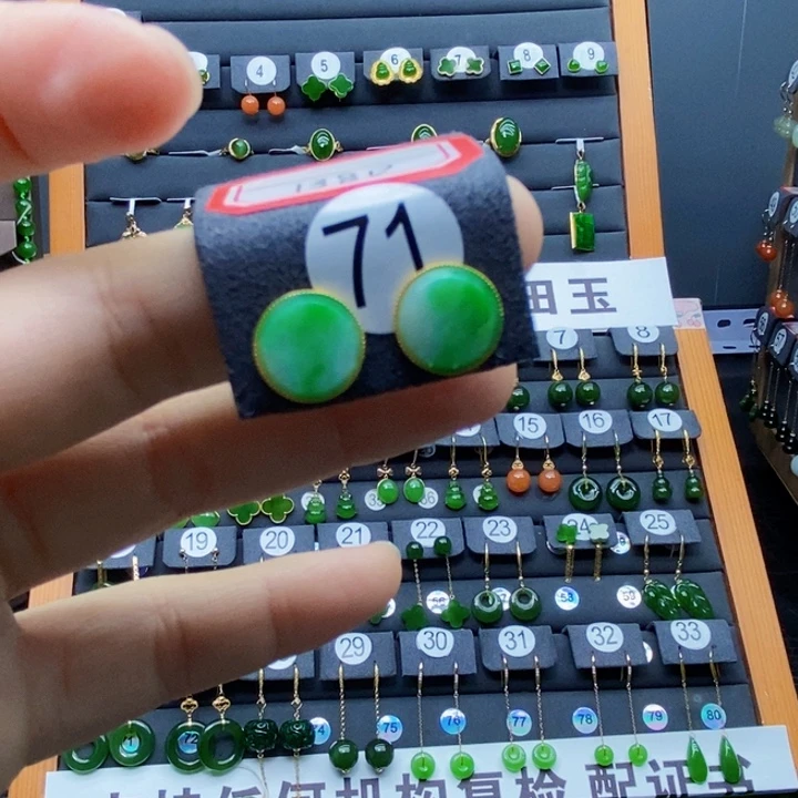 翡翠18K金镶嵌耳饰