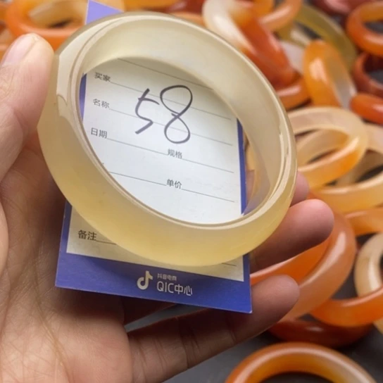 石英质玉未镶嵌手镯