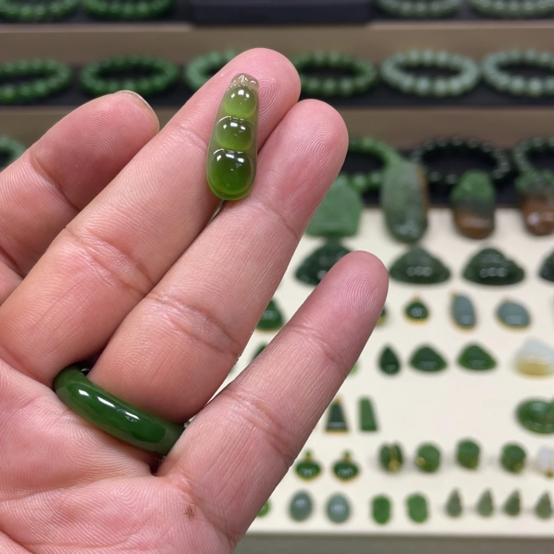 大****和田玉（碧玉）未镶嵌颈饰