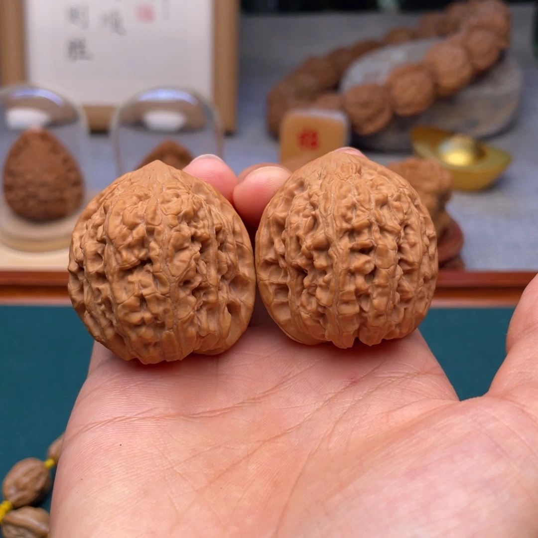 文玩核桃吊坠38尺全品牡丹纹