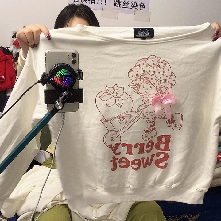 白底草莓蝴蝶结M码卫衣瑕疵