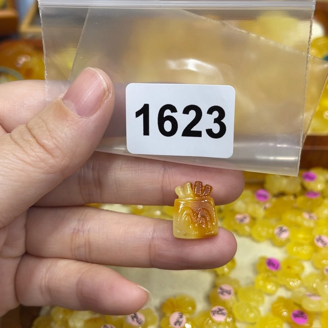 琥珀珠宝奇石未镶嵌